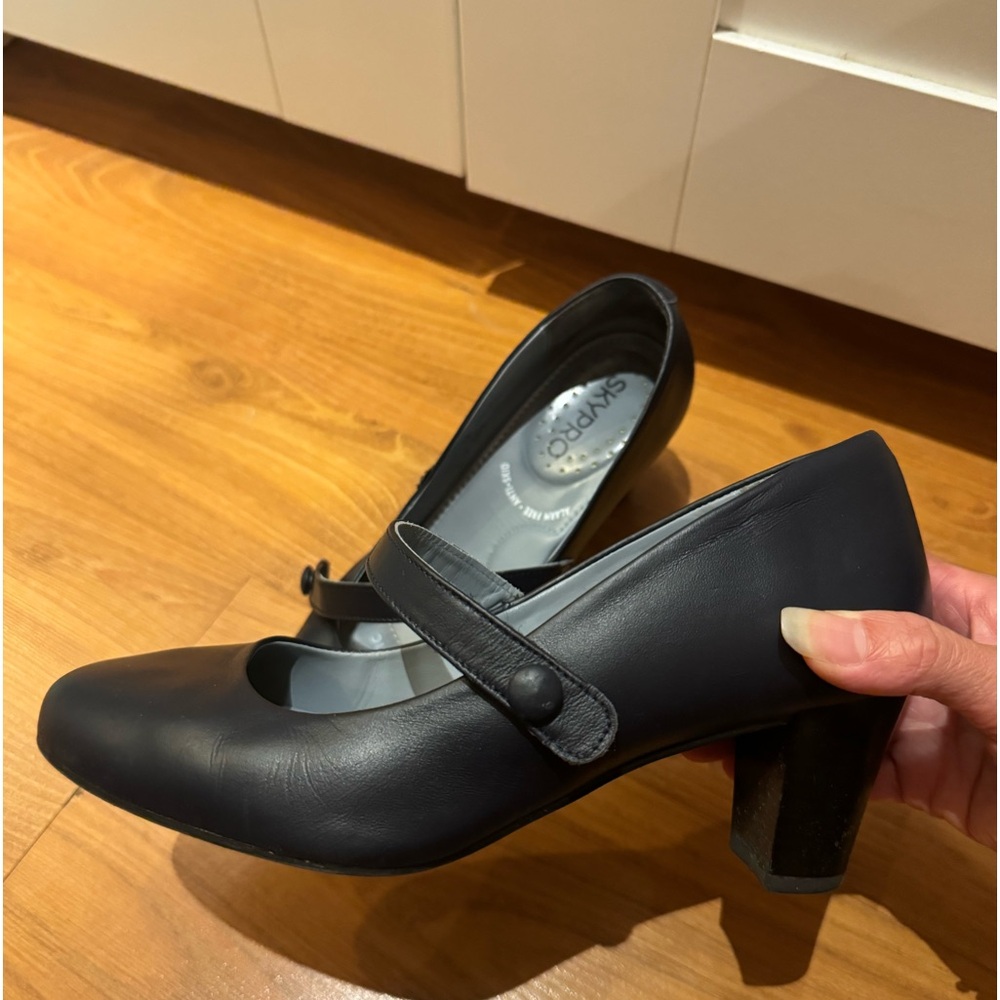 SKYPRO MARY JANE. Colour is NAVY BLUE almost Black.